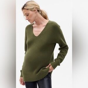 GAP Maternity V-Neck Rib Sweater